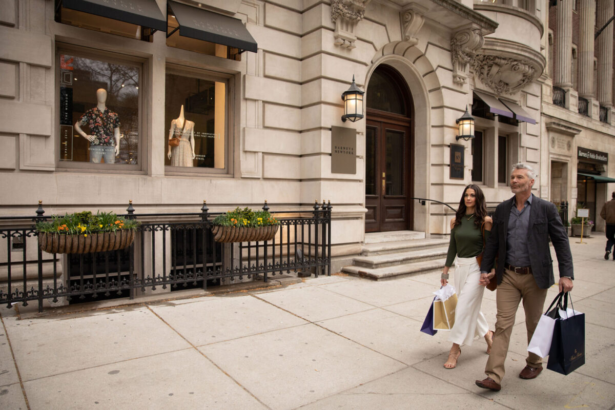 shoppers along Rittenhouse Square