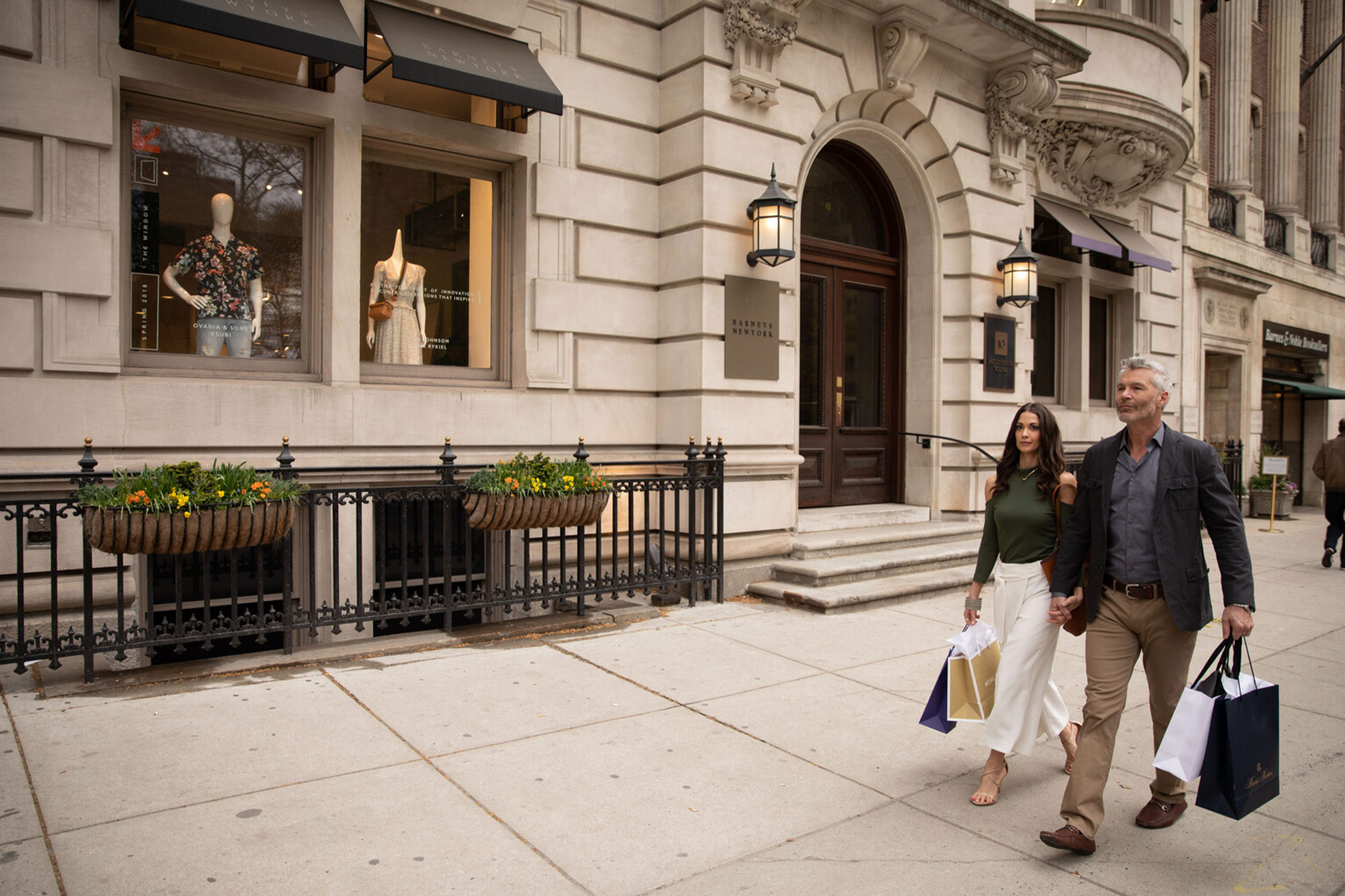 shoppers along Rittenhouse Square