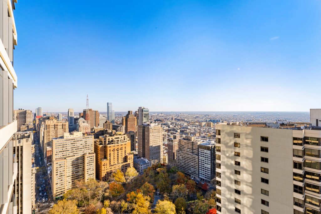 rittenhouse square philadelphia skyline view from the laurel